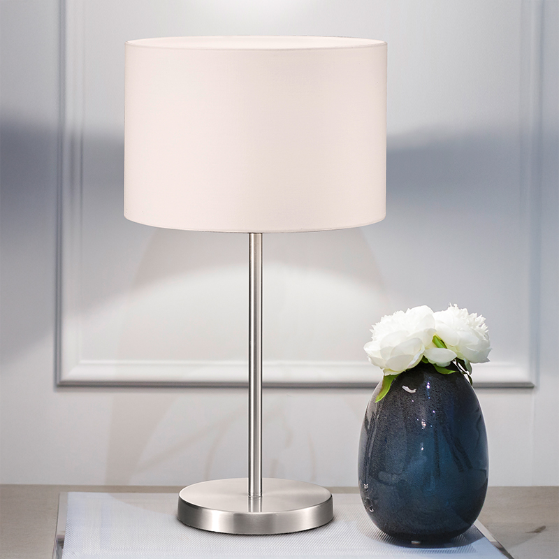 Lampe de table en métal nickel, Ledbury, avec interrupteur