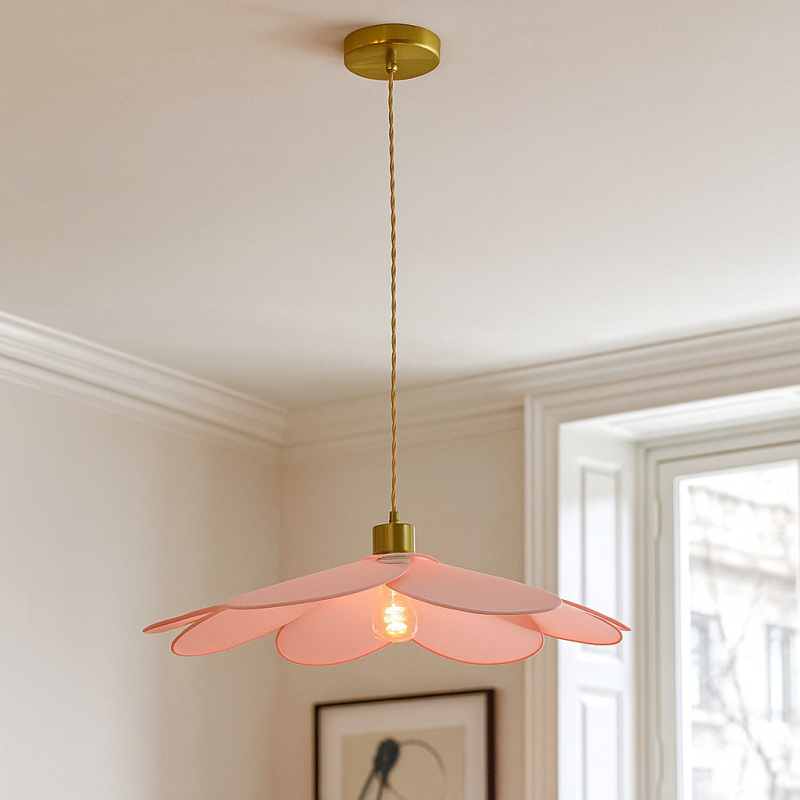 Suspension rose rustique, Nena