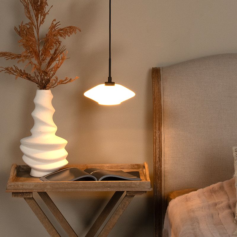 Suspension moderne blanche, Trevor