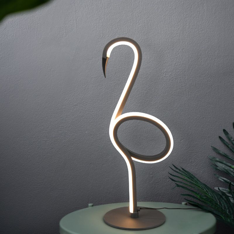 Lampe de table design noire, Puk, 6W, 3000K LED, avec interrupteur Lampe de table design noire, Puk, 6W, 3000K LED, avec interrupteur