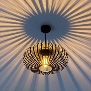 Suspension noire industrielle, Lieve