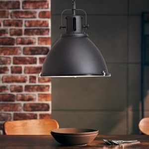 Suspension noire industrielle, Alexi