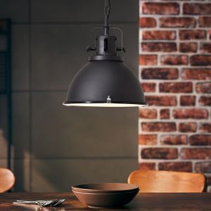 Suspension noire industrielle, Alexi