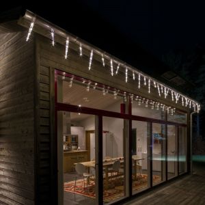 32 Eclairage glaçon extérieur, différentes hauteurs, 7,75 m de large