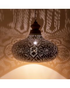 Suspension orientale blanche, Zina