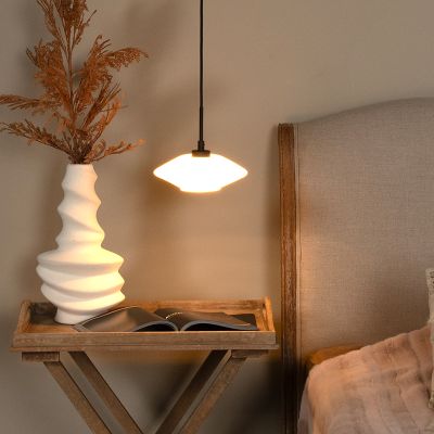Suspension moderne blanche, Trevor