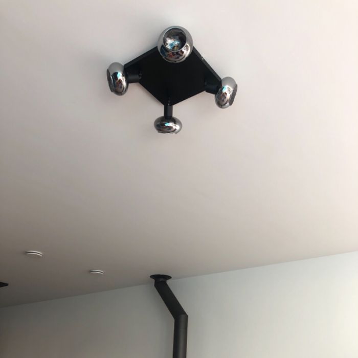 Spot plafond noir design, Skip