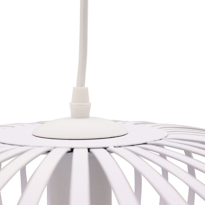 Suspension blanche industrielle, Lieve