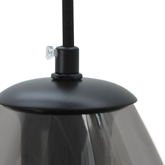 Suspension grise moderne, Caia