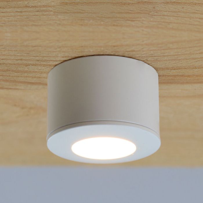 7 spots en saillie veranda ronds blancs Vasso, IP44, avec kit de connexion et télécommande